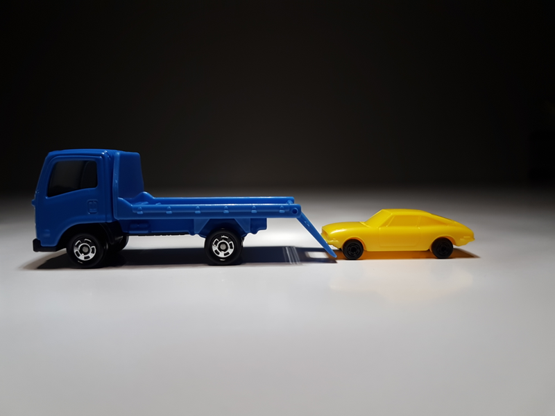 Illustration for article titled Makeitfit Monday: Isuzu Elf Vehicle Transporter by Tomica